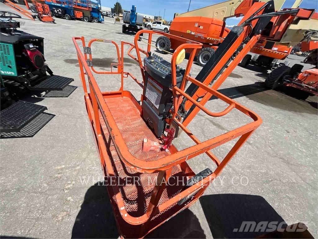 JLG 860SJ SP Plataformas con brazo de elevación manual