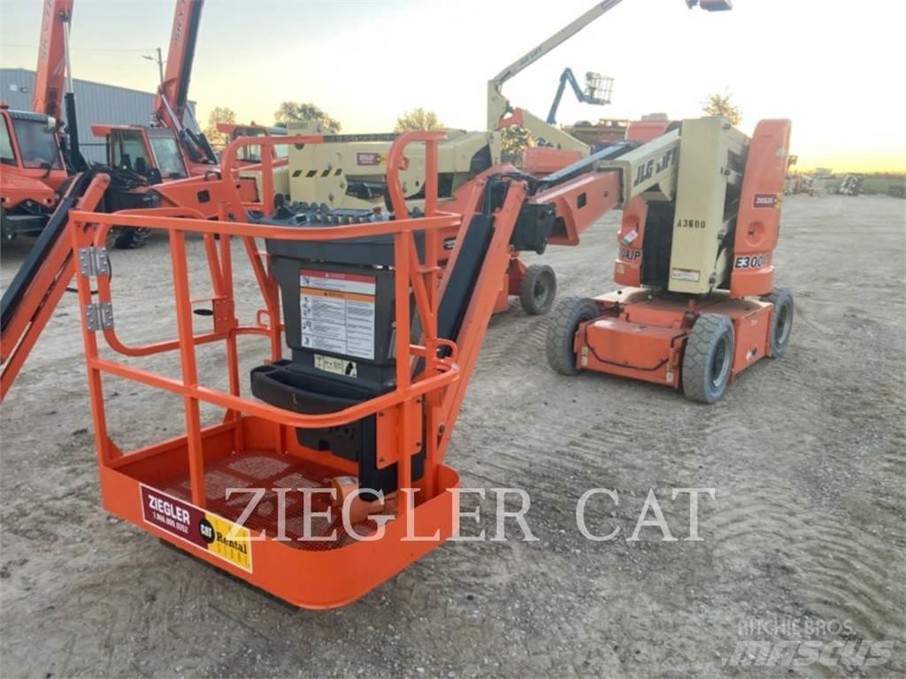 JLG E300AJP Plataformas con brazo de elevación manual