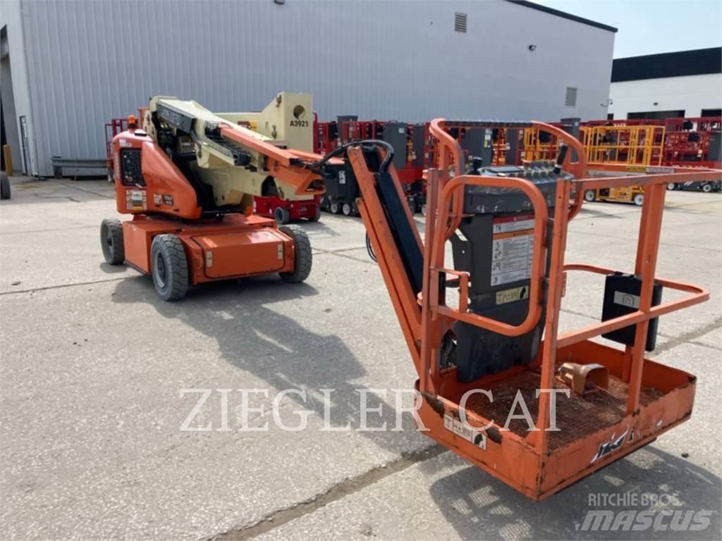 JLG E400AJPN Plataformas con brazo de elevación manual