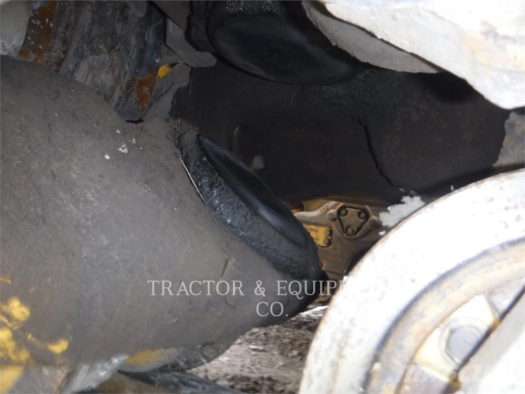 Komatsu D275AX-5EO Buldozer sobre oruga