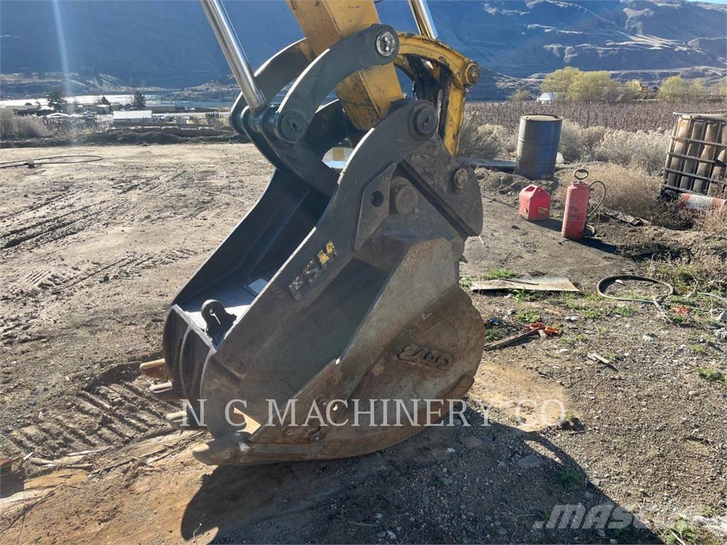 Komatsu PC138USLC Excavadoras sobre orugas