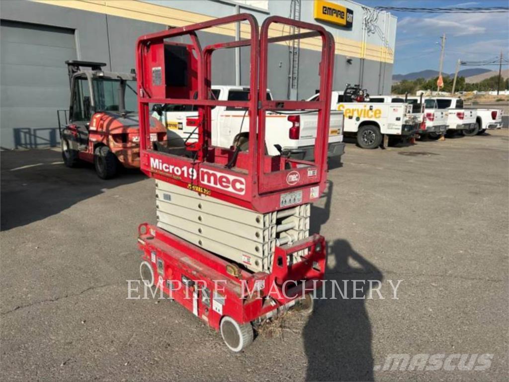 MEC MICRO 19 Plataformas con brazo de elevación manual