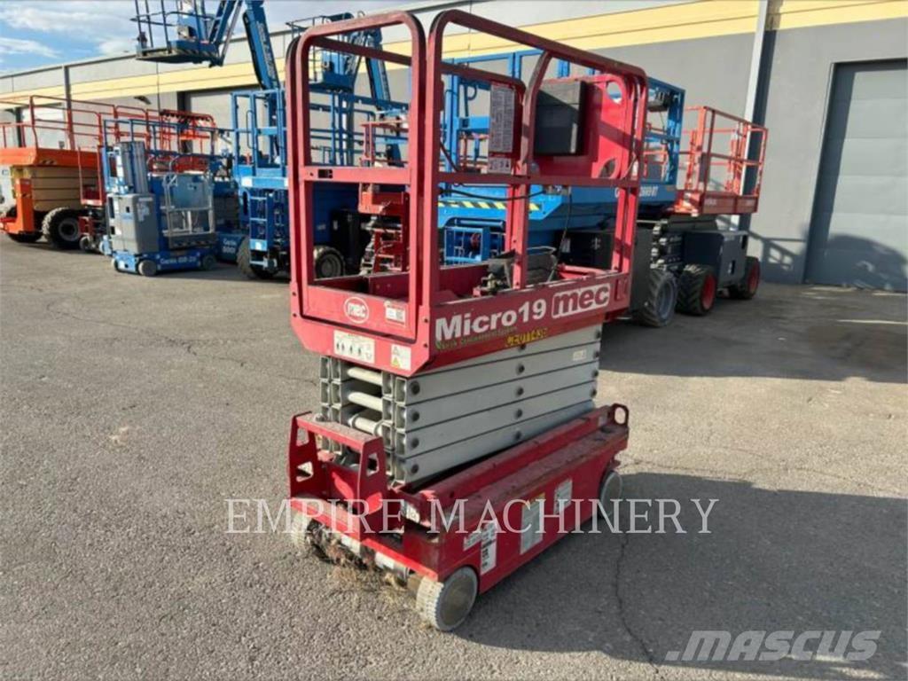 MEC MICRO 19 Plataformas con brazo de elevación manual