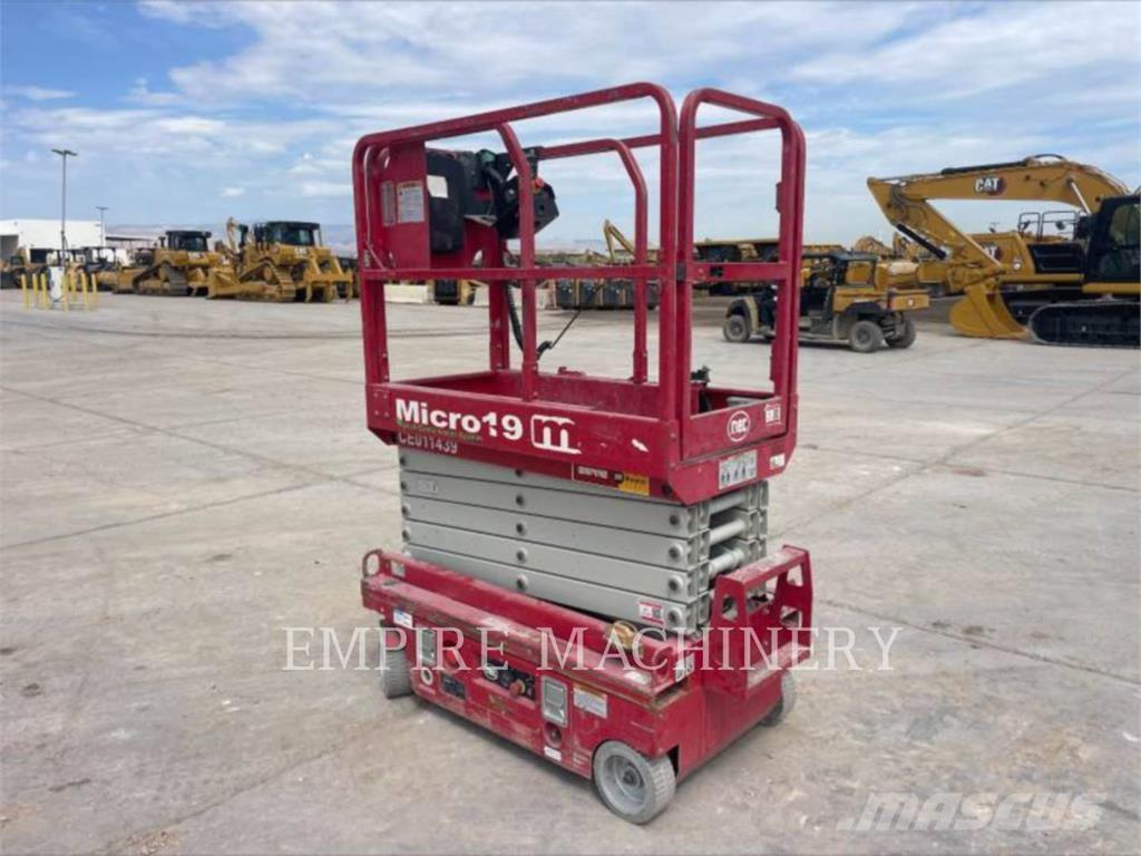 MEC MICRO 19 Plataformas con brazo de elevación manual