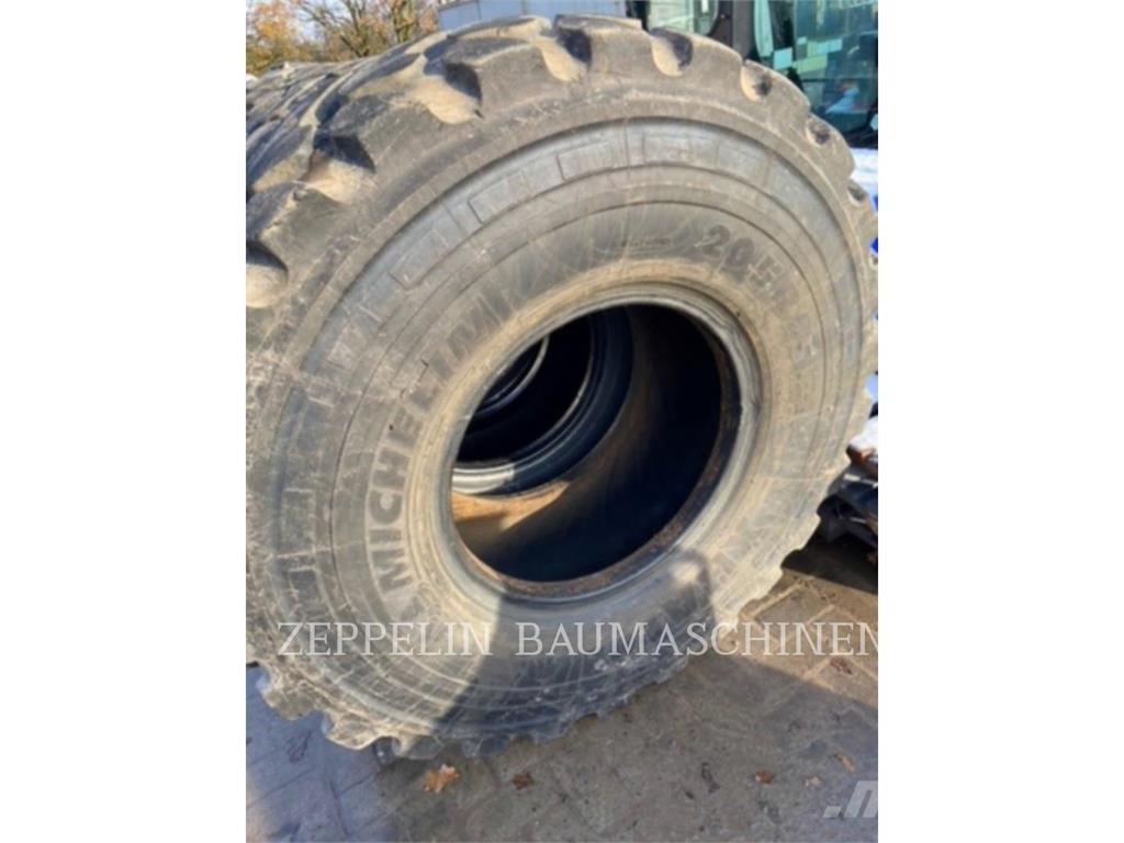 Michelin 4X 20.5R25XHA Llantas