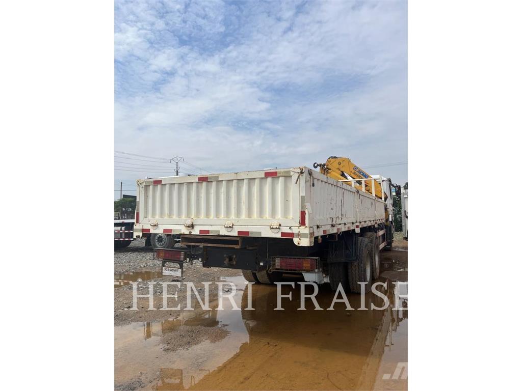 Shacman CAMION GRUE 12T Grúas todo terreno