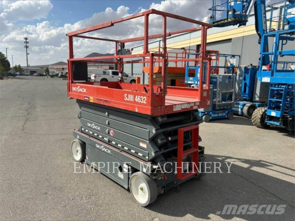 Skyjack 4632 Plataformas con brazo de elevación manual