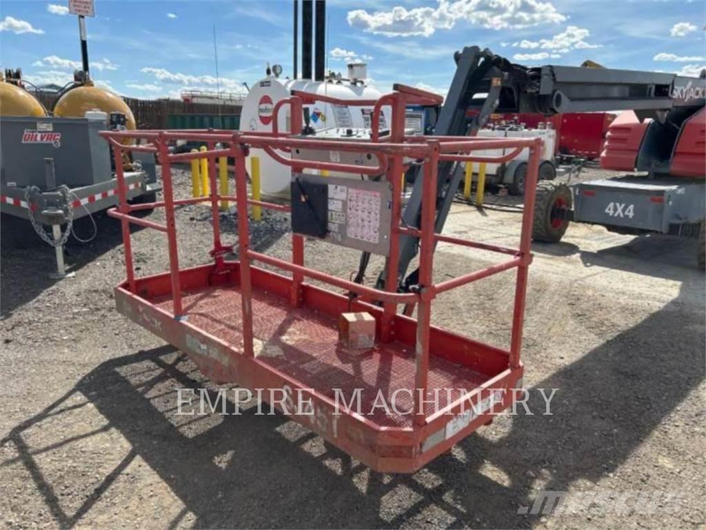 Skyjack SJ45T Plataformas con brazo de elevación manual