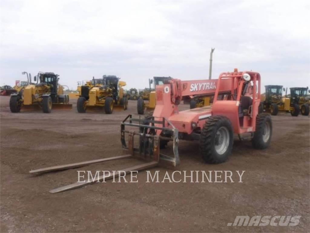 SkyTrak 6036 Plataformas con brazo de elevación manual