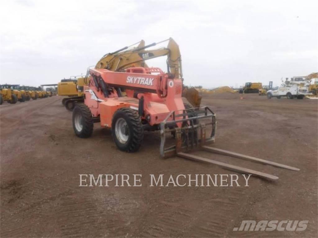 SkyTrak 6036 Plataformas con brazo de elevación manual