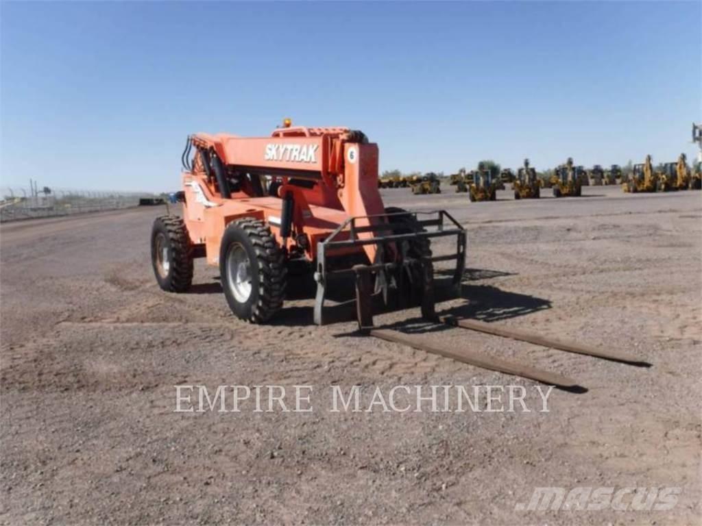 SkyTrak 6036 Plataformas con brazo de elevación manual