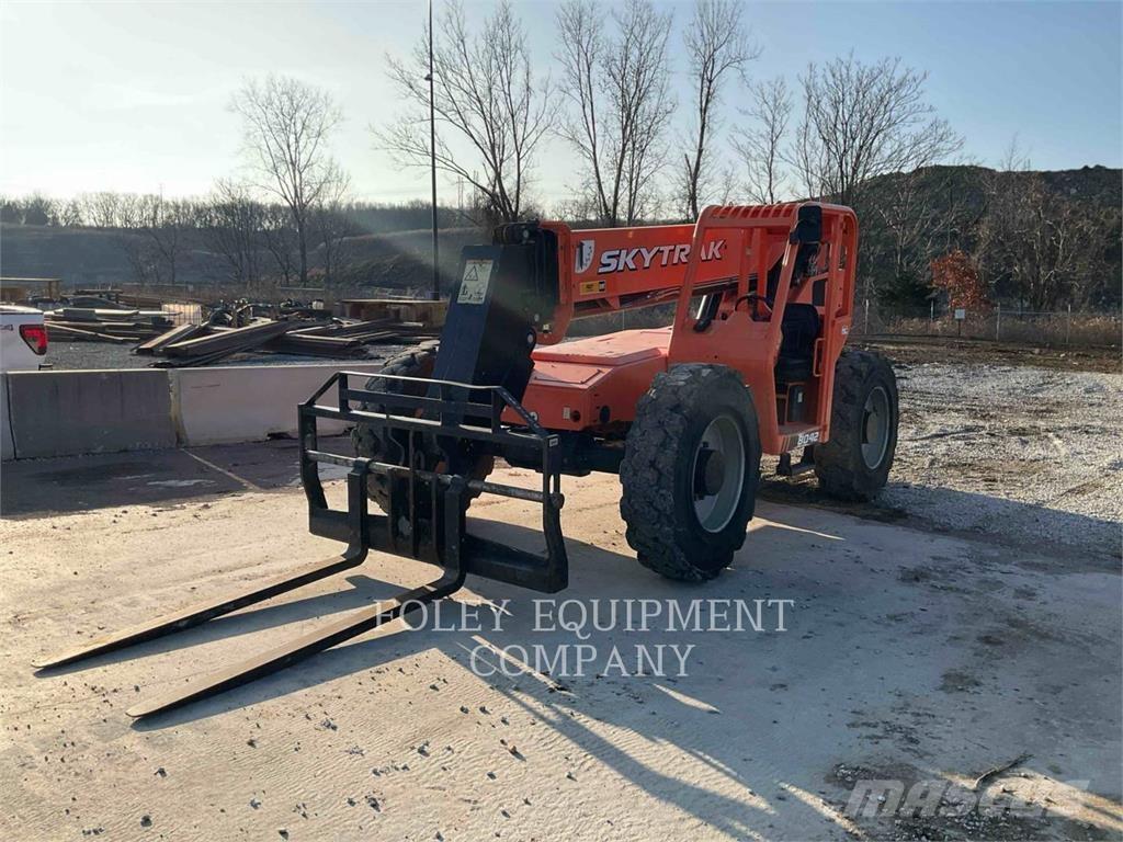 SkyTrak 8042 Carretillas telescópicas