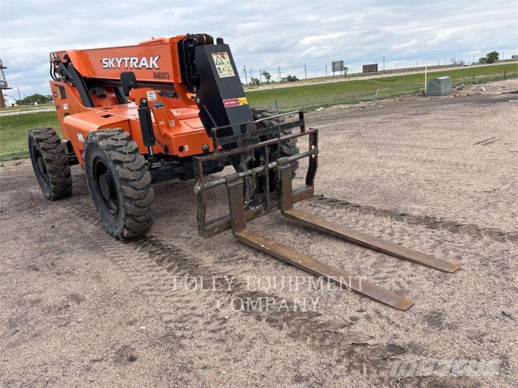 SkyTrak 8042O Carretillas telescópicas