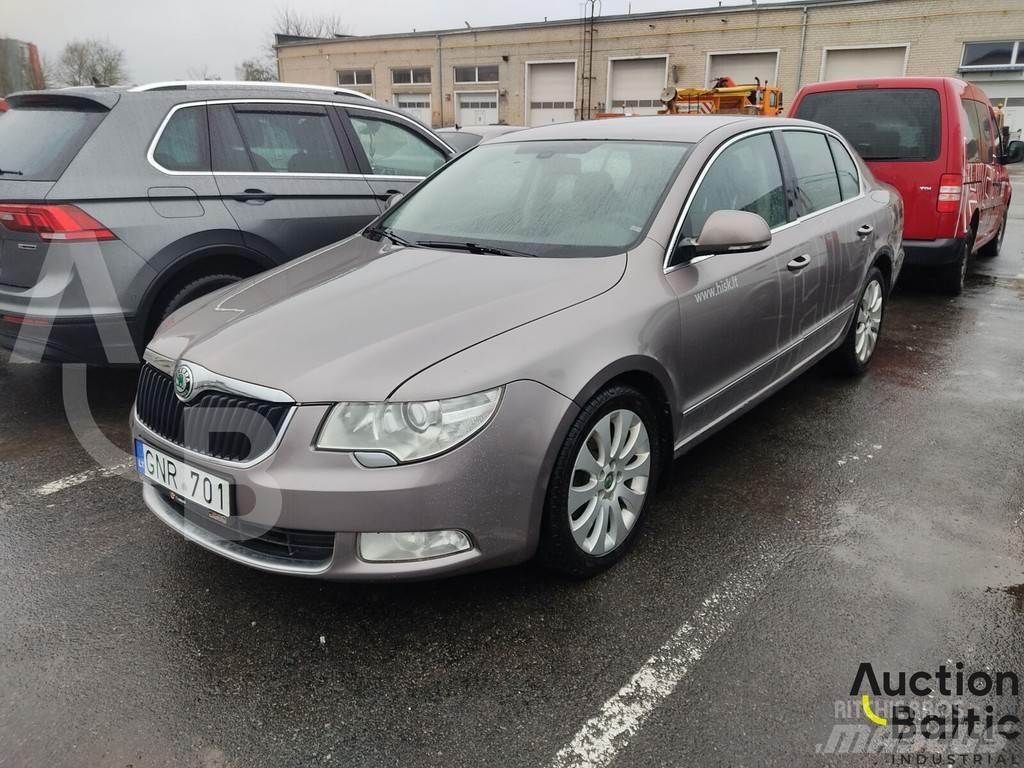 Skoda Superb Carros