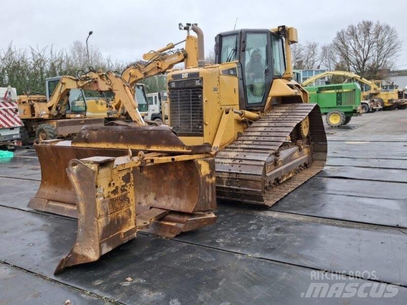 CAT D6N Buldozer sobre oruga