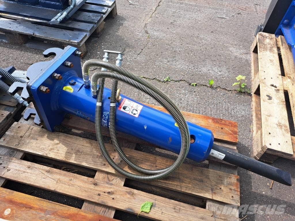 Daemo E40 with CW05 Martillos hidráulicos