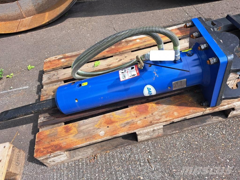 Daemo E40 with CW05 Martillos hidráulicos