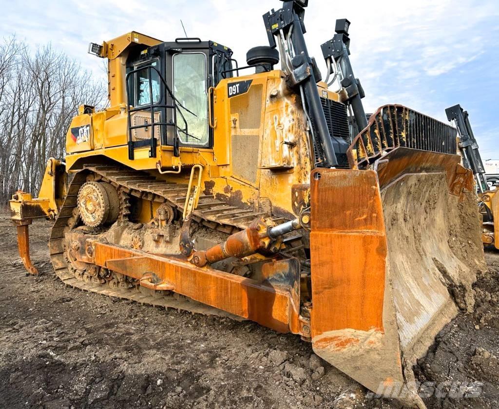 CAT D 9 T Buldozer sobre oruga
