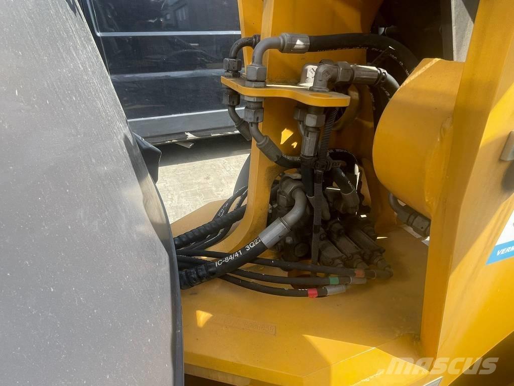 Mecalac AX 700 Cargadoras sobre ruedas