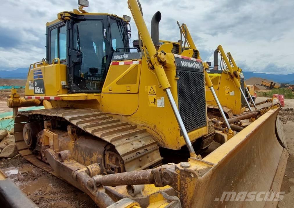 Komatsu D 65 EX-16 Buldozer sobre oruga