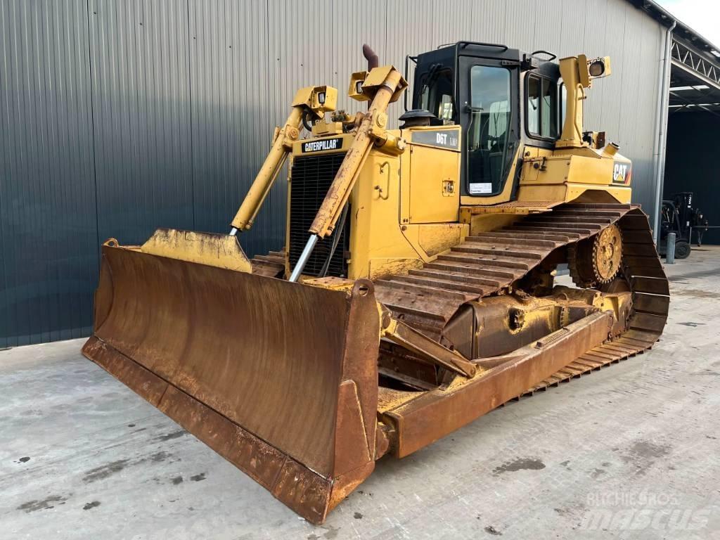 CAT D6T LGP Buldozer sobre oruga