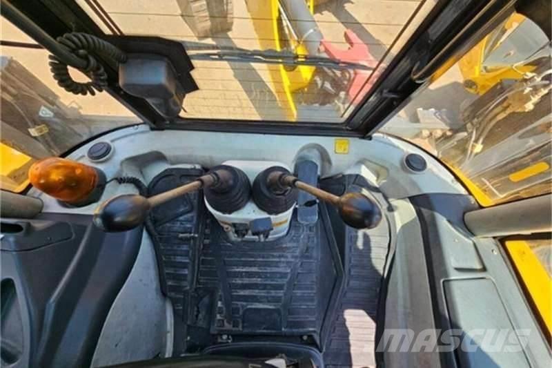 Dezzi CMI 4X4 TLB Retrocargadoras