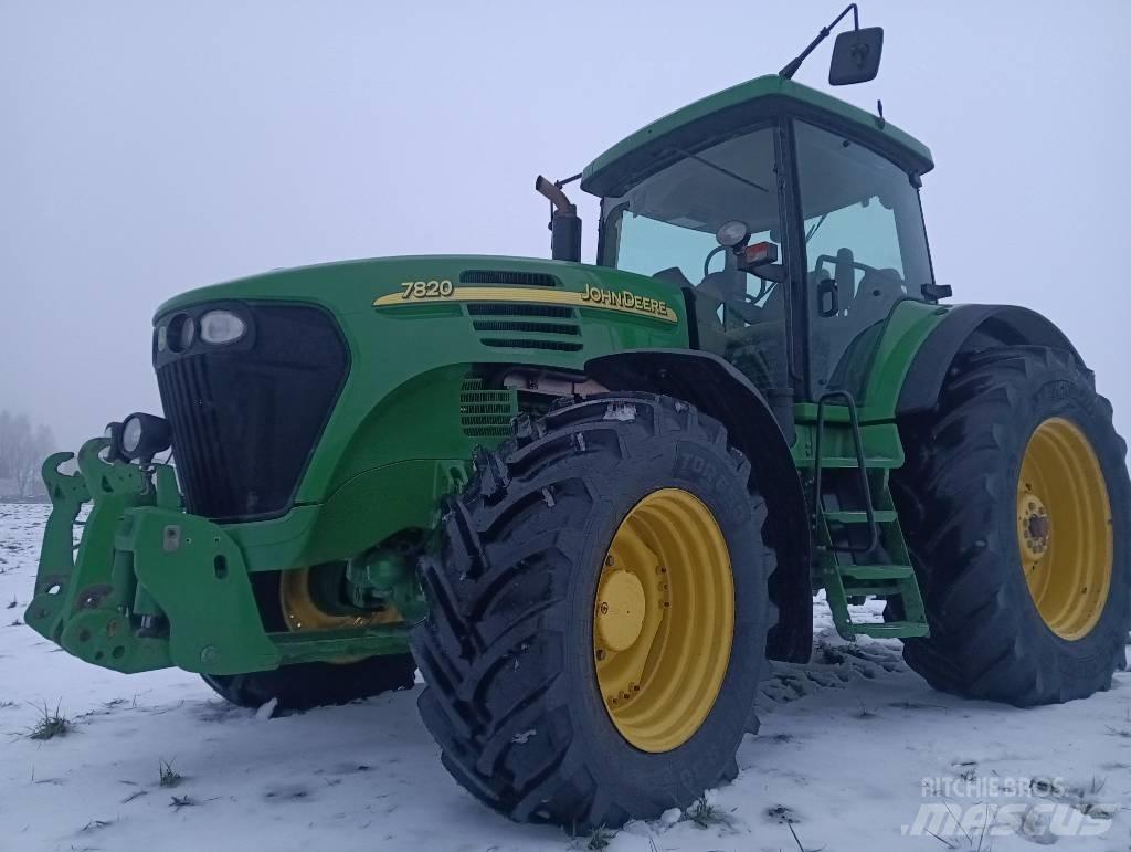 John Deere 7820 Tractores