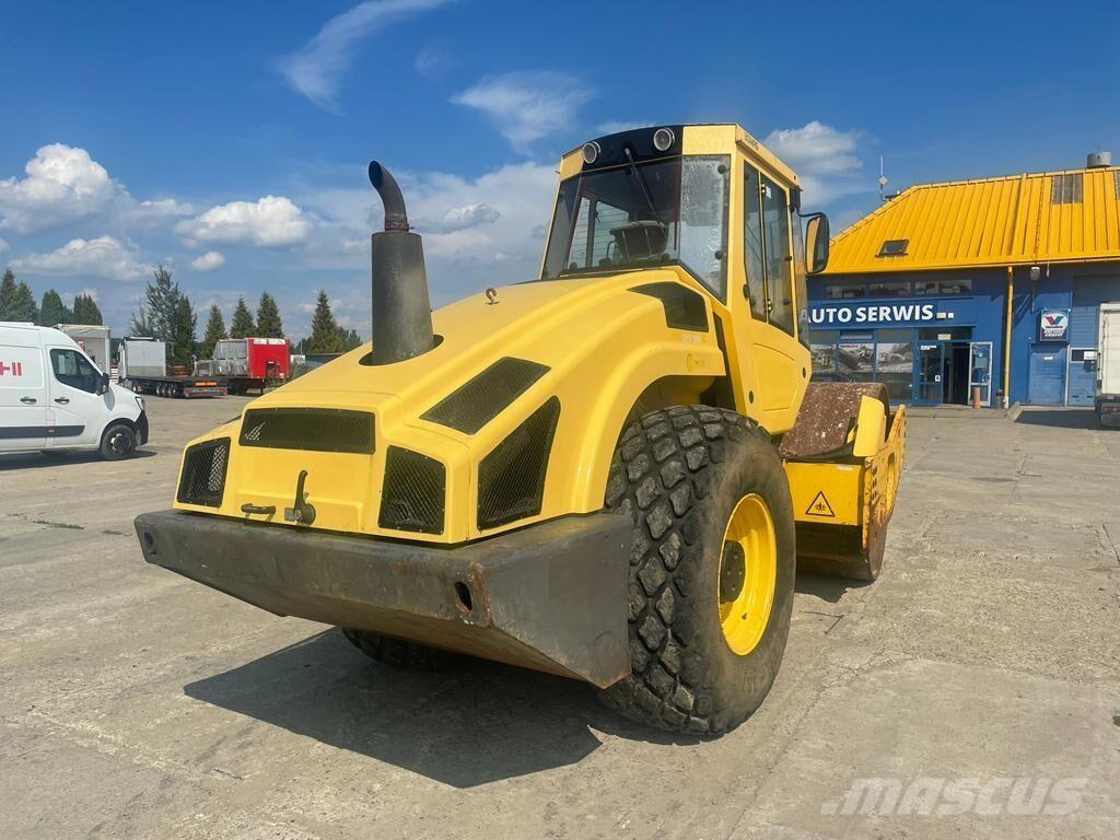 Bomag BW213 DH-4 Rodillos de un solo tambor