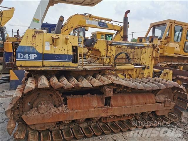 Komatsu D41P Buldozer sobre oruga