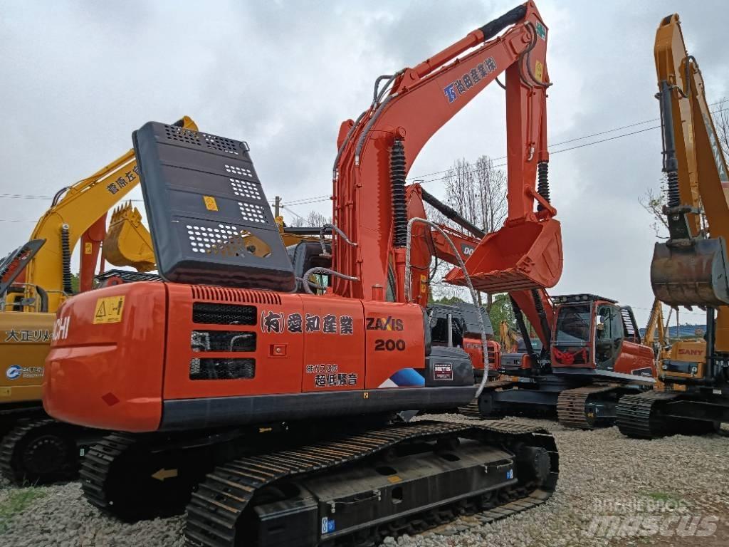 Hitachi ZX 200 Excavadoras sobre orugas