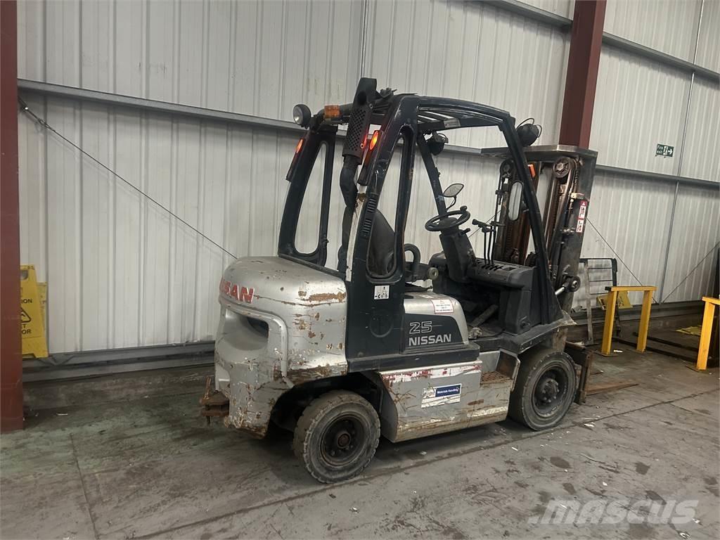 Nissan FD02A25Q Camiones diesel