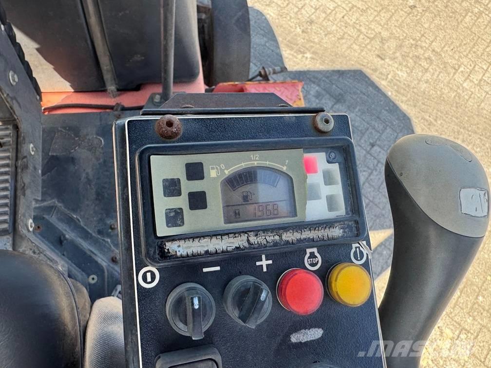 Dynapac CP 142 Rodillos sobre neumáticos