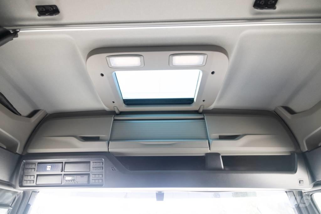 MAN TGX 35.520 Camiones elevadores de gancho