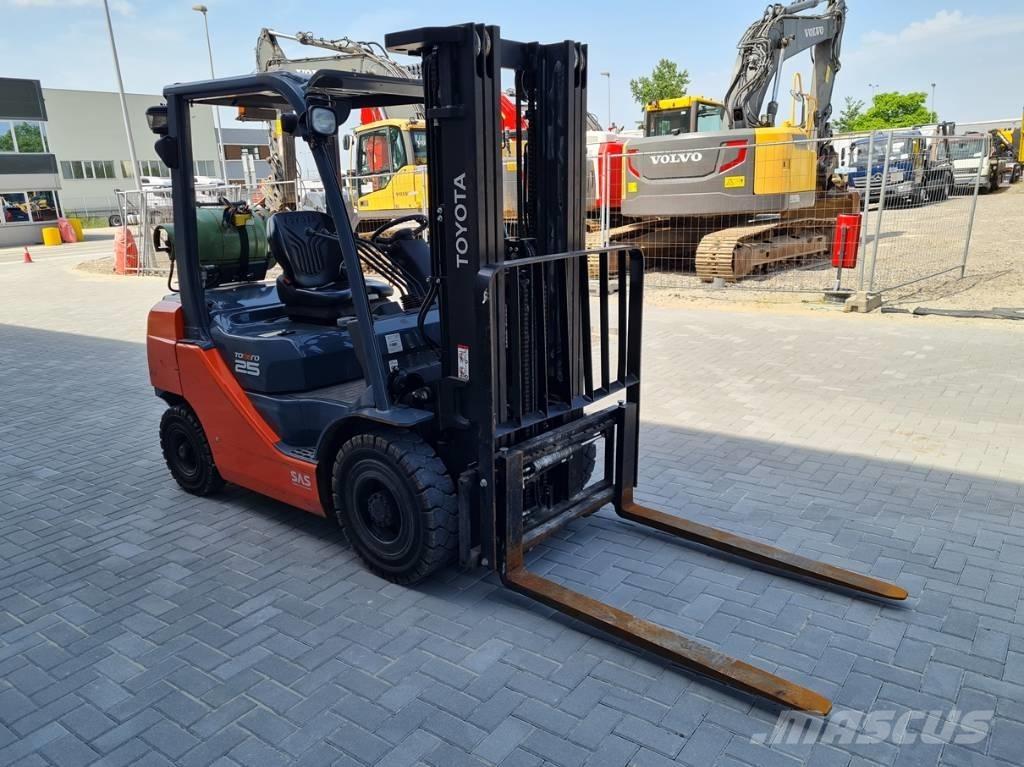 Toyota 02-8 FG F 25 Camiones LPG