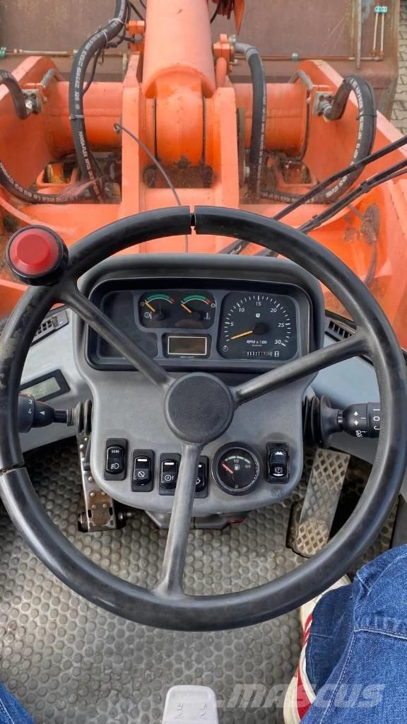 Hitachi LX 210 E Cargadoras sobre ruedas