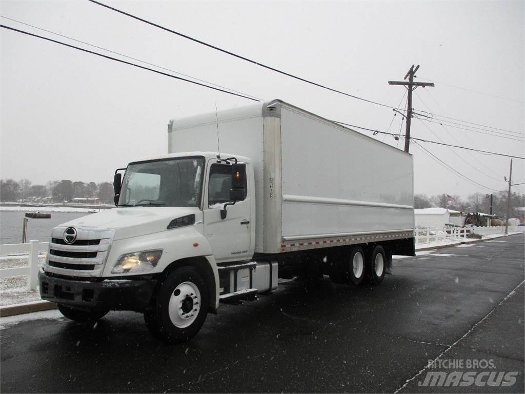 Hino 338 Camiones con caja de remolque