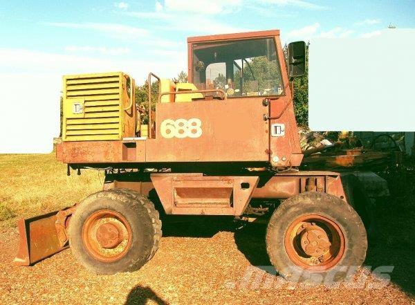 CASE 688 (Poclain) Excavadoras de ruedas