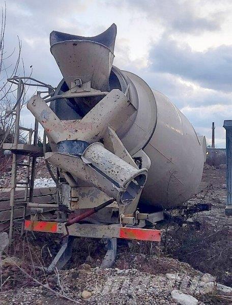  _JINÉ (SK) Kurta Camiones de concreto