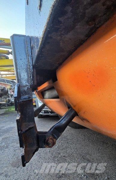 Praga NTS 265 + sypač Esparcidoras de arena y sal