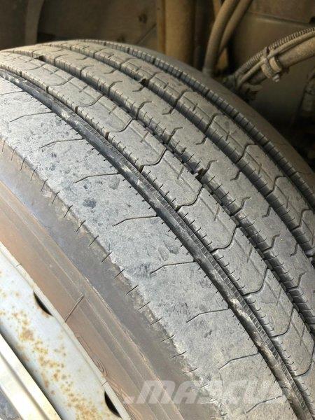 Scania P230 LB Camiones de cama baja