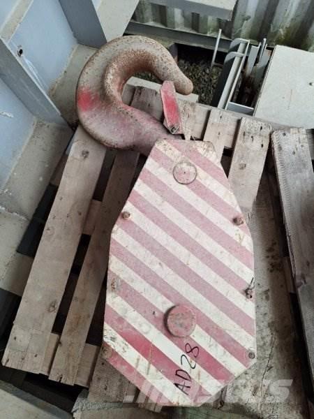 Tatra T815 +AD 28 (ČKD) Camiones grúa