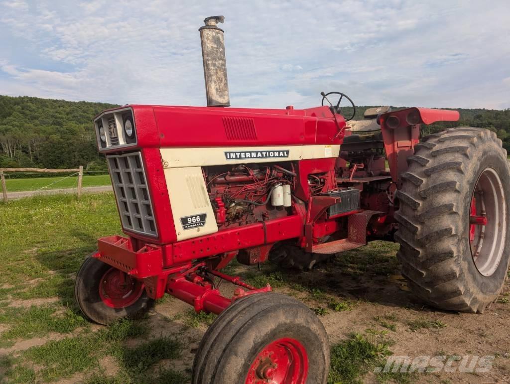International 966 Tractores