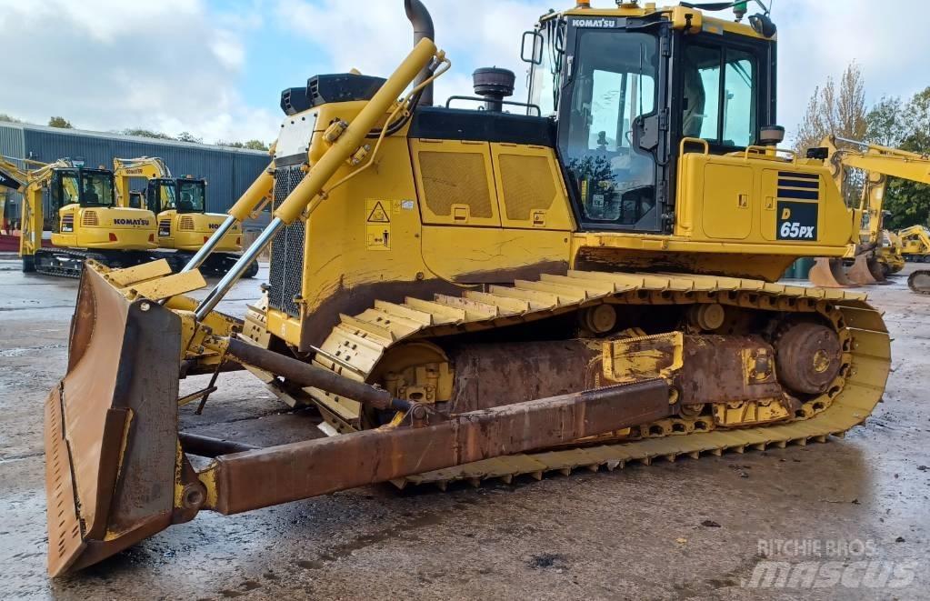 Komatsu D65PX-18 Buldozer sobre oruga