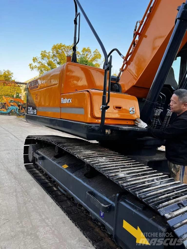 Hyundai 220LC-9S Excavadoras sobre orugas