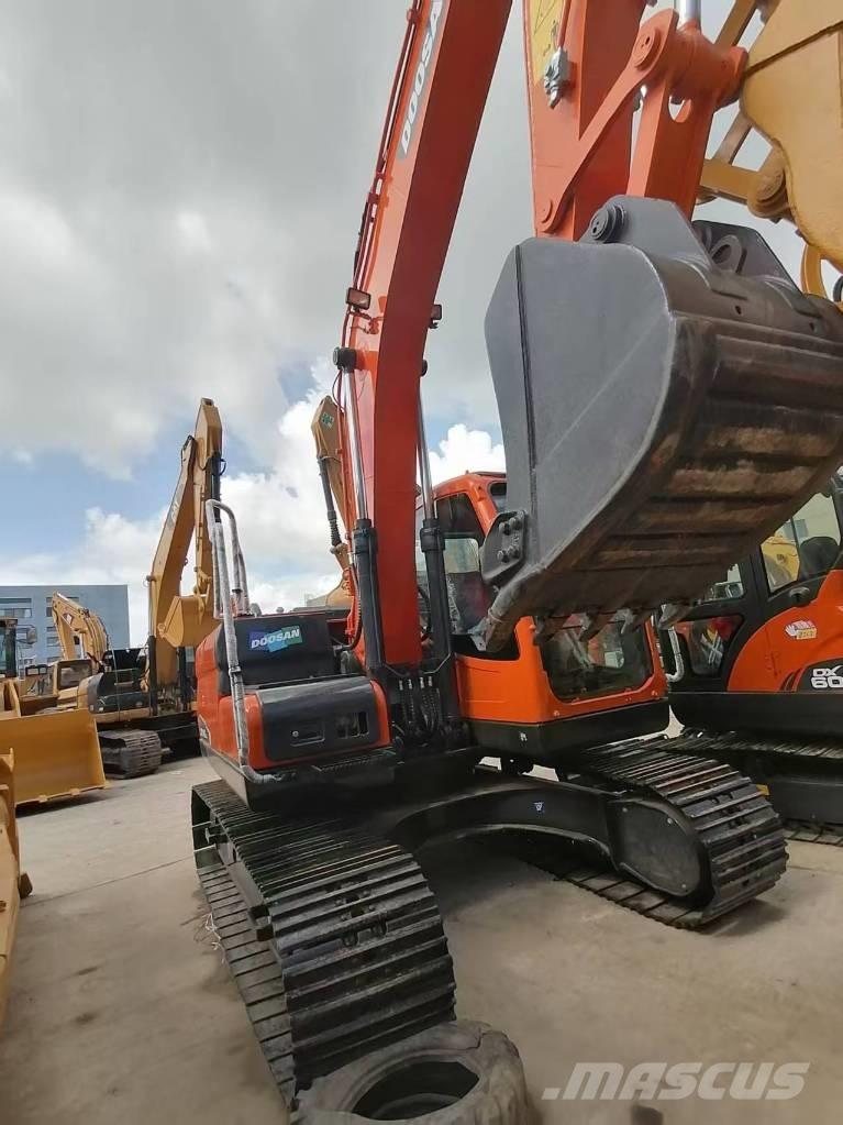 Doosan DX 140 Excavadoras sobre orugas