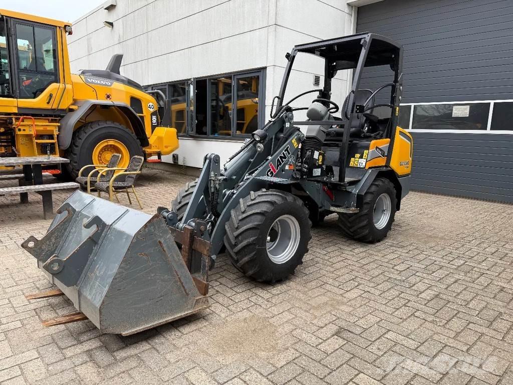 GiANT G2700 Cargadoras sobre ruedas