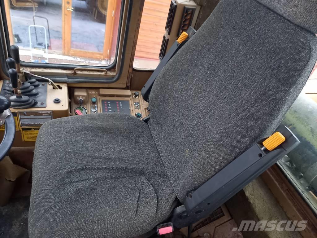 CAT IT 28 B Cargadoras sobre ruedas