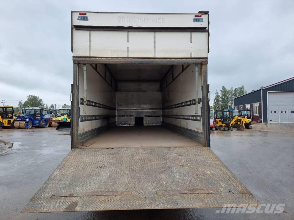 Volvo FL 240 Camiones con caja de remolque