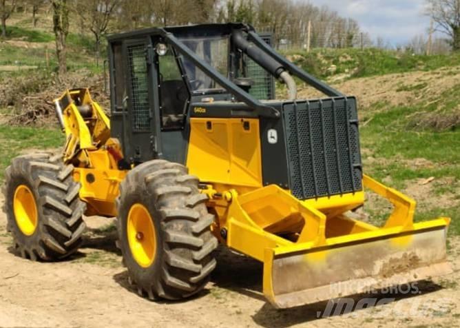 John Deere 640 Arrastradoras de troncos