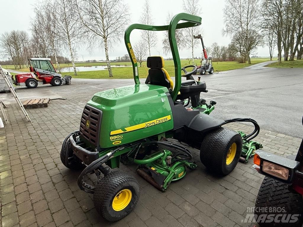 John Deere 8800 Tractores corta-césped